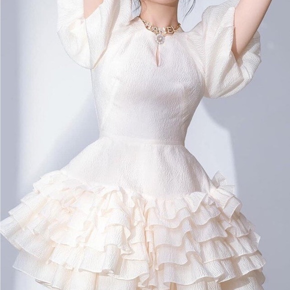 Elegant Cream Formal dress - Picture 1 of 5